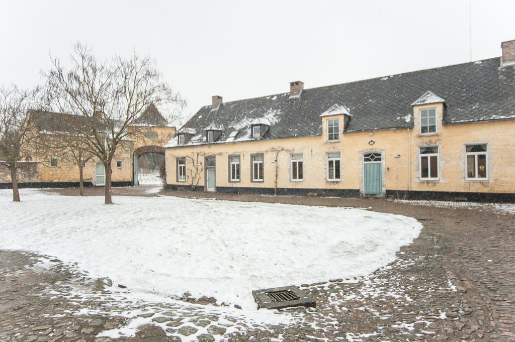 B&B Cense De La Tour Nil Saint-Vincent Exteriör bild